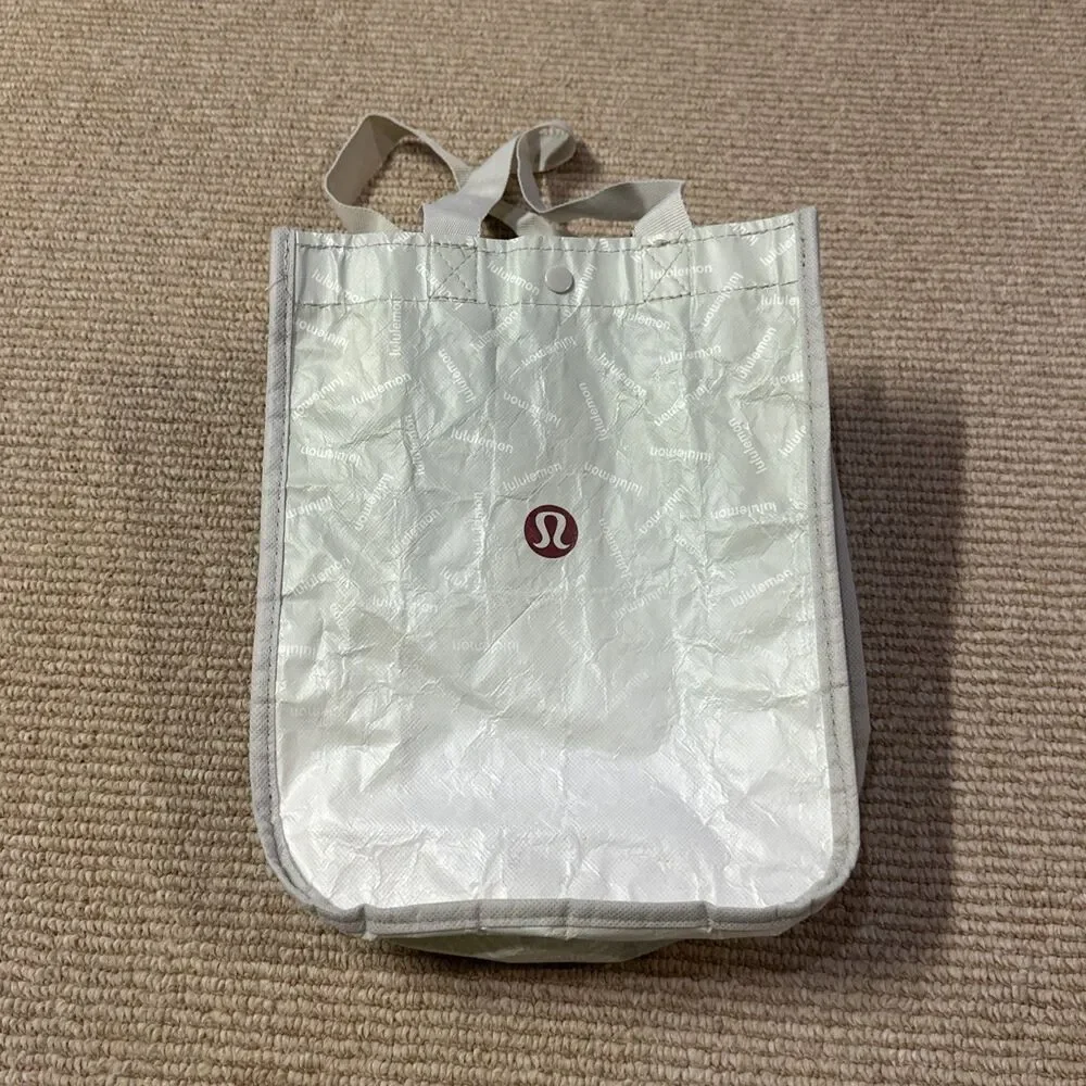 Lululemon small lunch Bag 100% Recycled Polypropylene 9